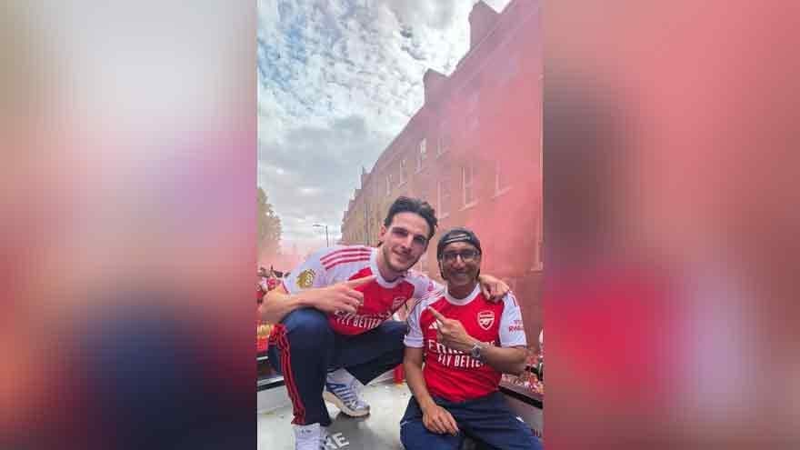 Pakistan Origin Doctor Zafar Iqbal Celebrates Arsenal Title Parade In London