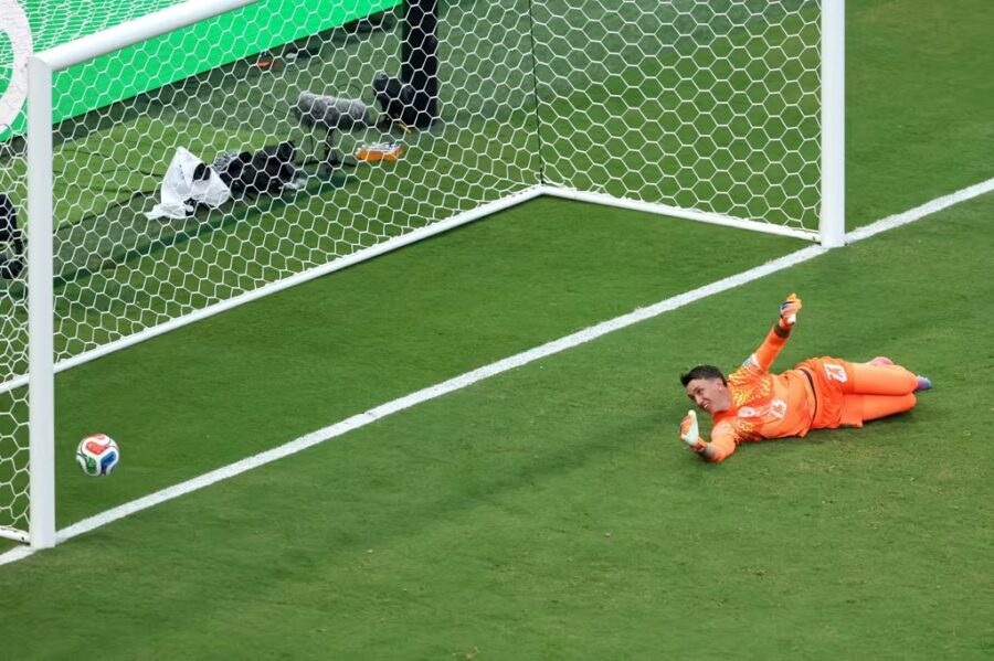 Spain Advance As Group H Winners After 1 0 Victory Over Uruguay