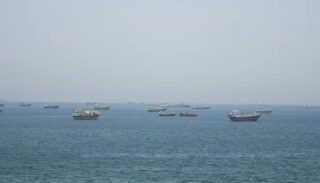 Strait Of Hormuz Closed As Us Iran Exchange Strikes For Second Day
