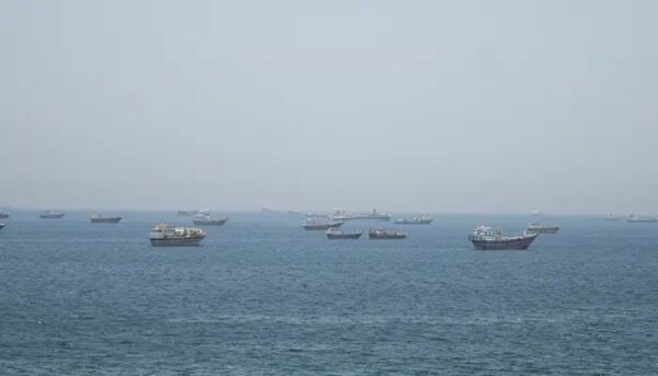Strait Of Hormuz Closed As Us Iran Exchange Strikes For Second Day