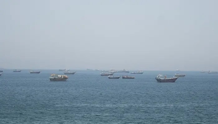 Strait Of Hormuz Closed As Us Iran Exchange Strikes For Second Day