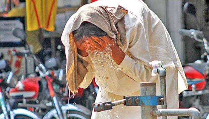 Hot Humid Weather To Continue In Karachi As Pmd Forecasts Light Drizzle
