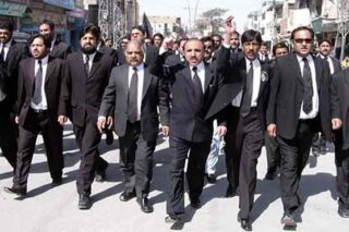 Karachi Lawyers Boycott Courts Over Alleged Police Assault