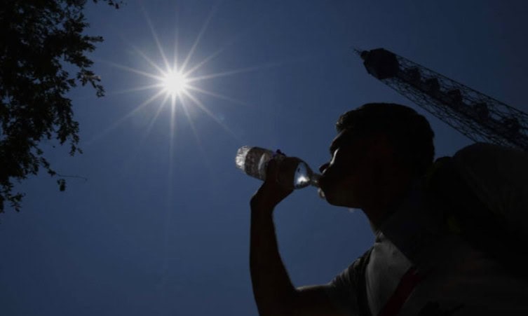 Karachi Likely To Experience Hot Humid Weather With Light Drizzle