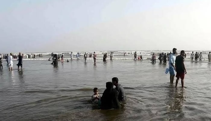 Karachi To Experience Hot Humid Weather With Chance Of Light Drizzle
