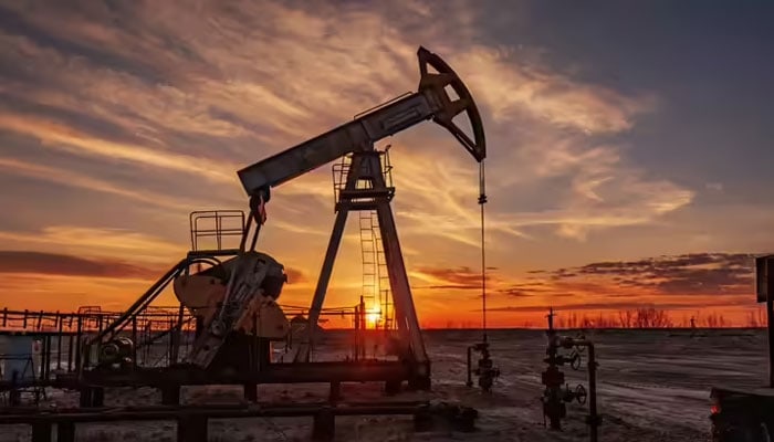 Pakistan Seeks New Oil Sources Amid Gulf Shipping Crisis