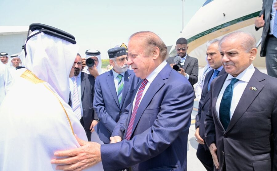 Pm Shehbaz Meets Qatars Emir Pays Tribute To Sheikh Hamad