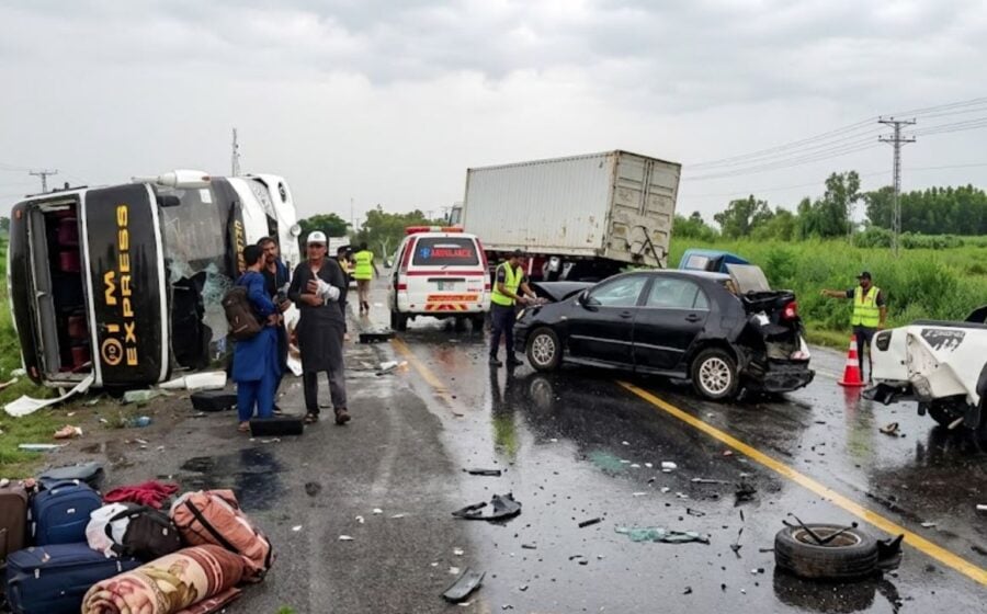 One Dead Dozens Injured As Rain Triggers Multi Vehicle Crash On Motorway M 2