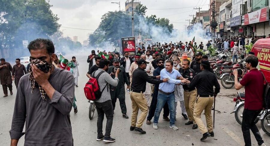 Pti Protest Over Imran Khans Arrest Turns Chaotic In Karachi As Police Workers Clash