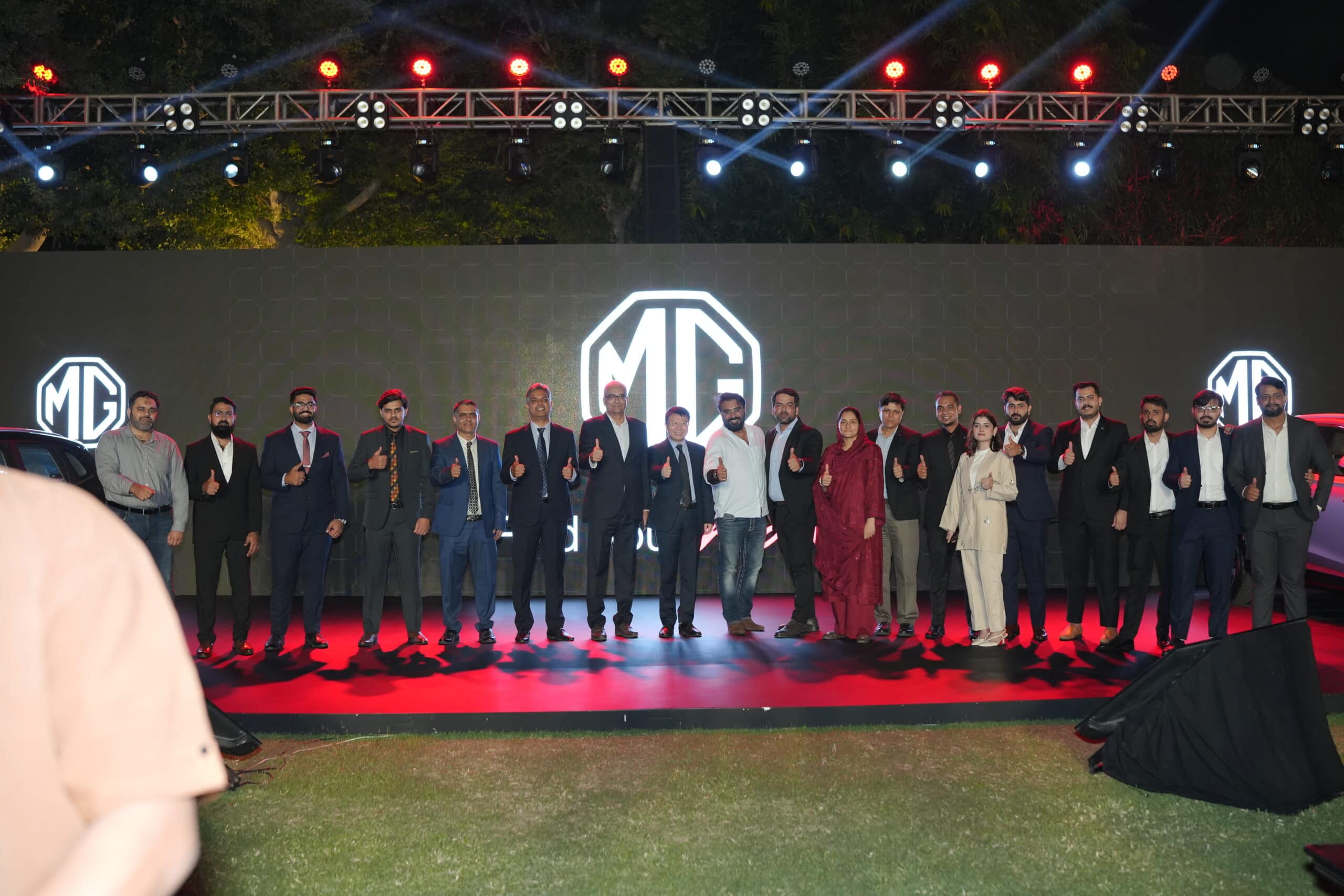 All New Mg Hs Petrol Accelerates Mgs Suv Success In Pakistan 