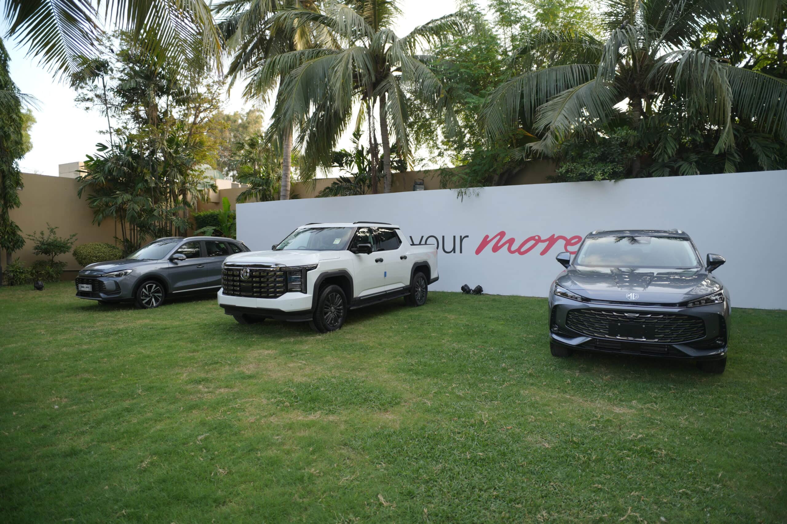 All New Mg Hs Petrol Accelerates Mgs Suv Success In Pakistan 
