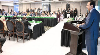 Gilani Emphasizes Protection Of Migrants Rights