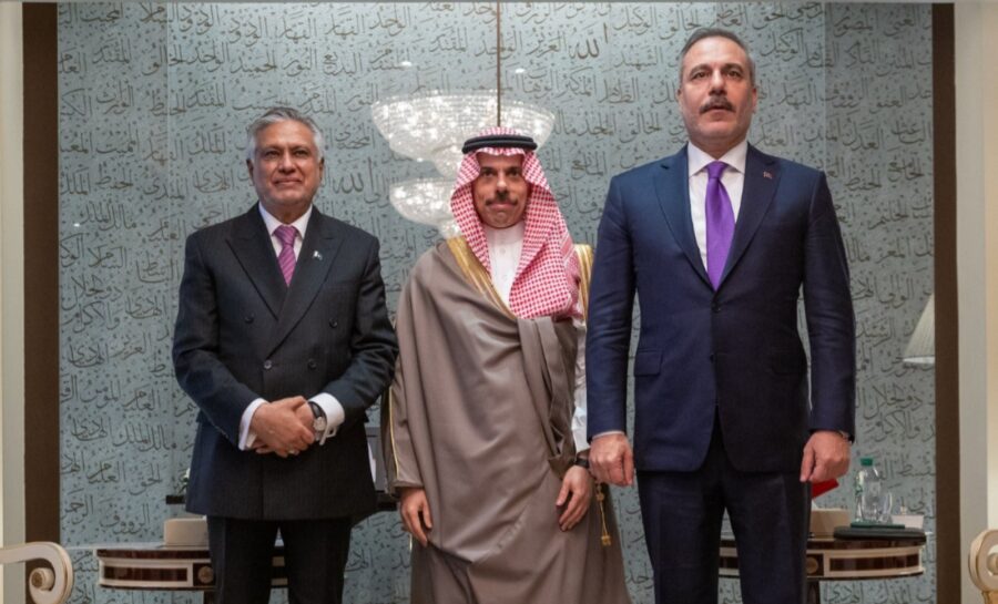 Pakistan Saudi Arabia Turkiye Plan Urgent Chiefs Of Staff Meeting Amid Houthi Attacks