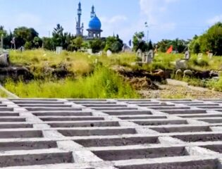 Parachinar Finds Unusual Response To Cemetery Land Shortage 123 Concrete Graves Built On 11 Marlas