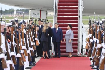 Red Carpet 21 Gun Salute Xi Arrives In Us As Trump Hosts Unprecedented Grand Welcome