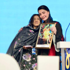 Maryam Says Punjab Enters Ai Era Awards Scholarships Laptops To Students