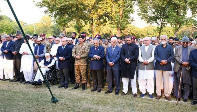 Pm Military Leaders Attend Former Army Chief Abdul Waheed Kakars Funeral Prayers