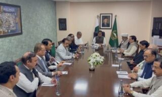 PTI-govt talks begin at NA speaker chamber ahead of Islamabad long march